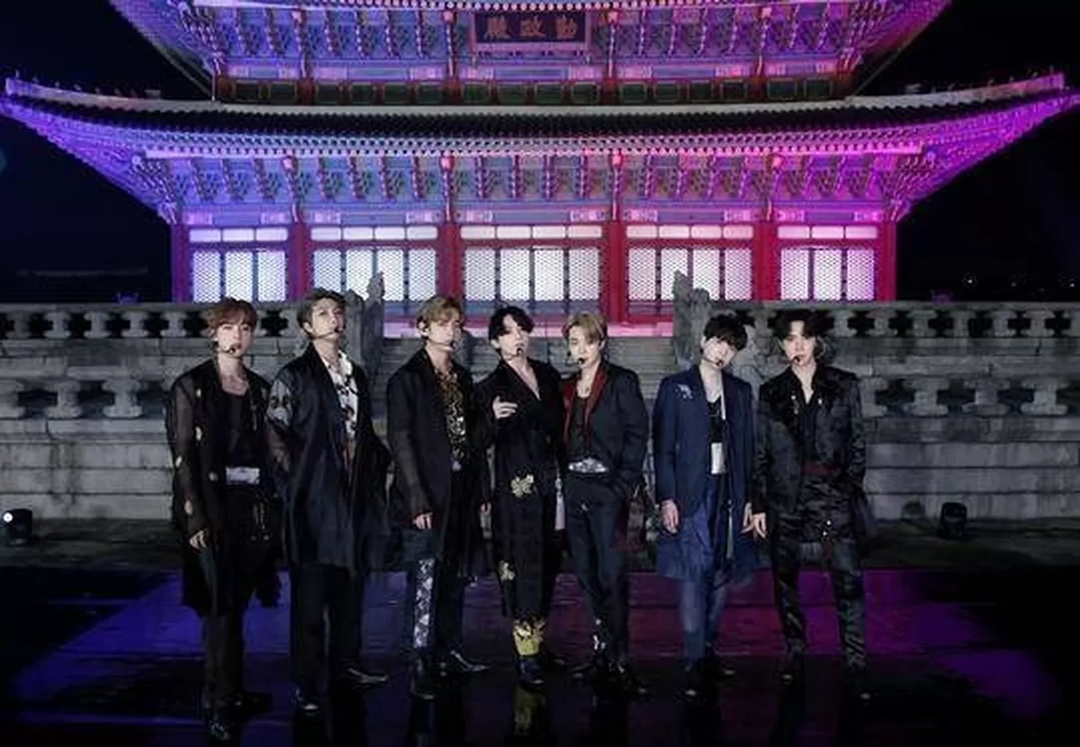 방탄소년단(BTS)이 타이틀곡 ‘스윔(SWIM)’을 비롯해 정규 5집 ‘아리랑(ARIRANG)’에 실릴 14곡의 제목을 4일 공개했다. 사진은 2020년 9월 서울 경복궁 근...