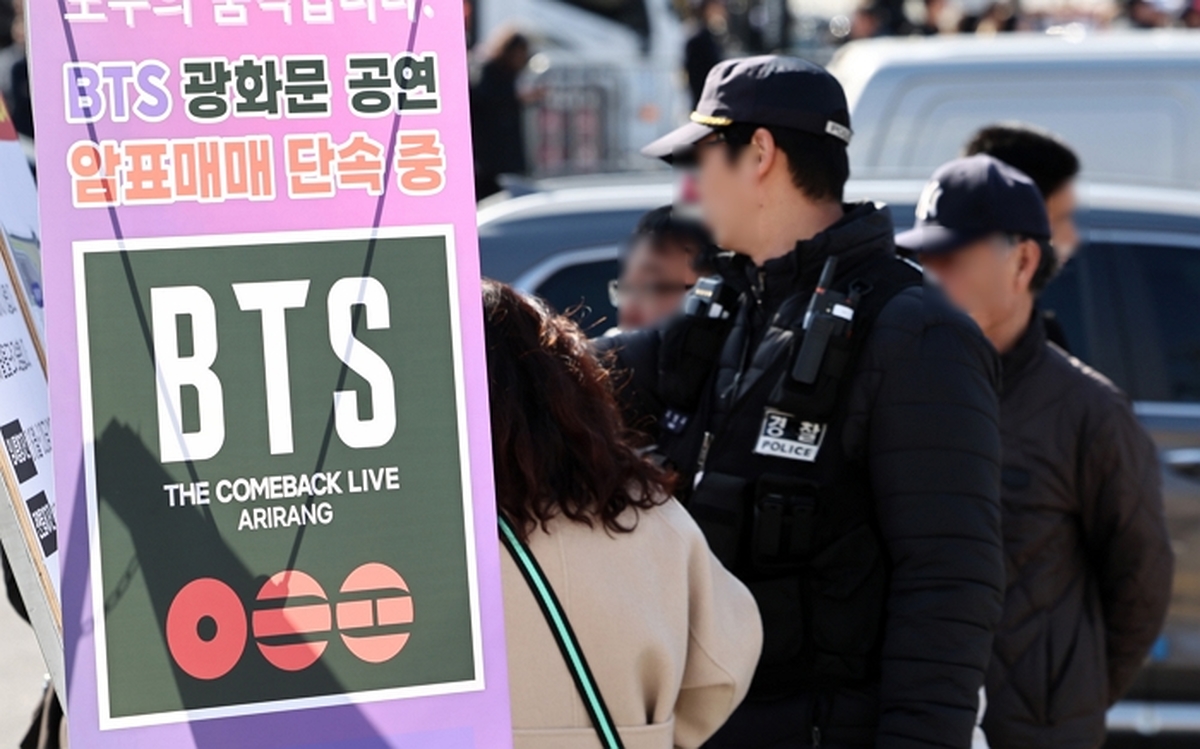 origin_BTS컴백무대앞설치된암표단속안내문.jpg