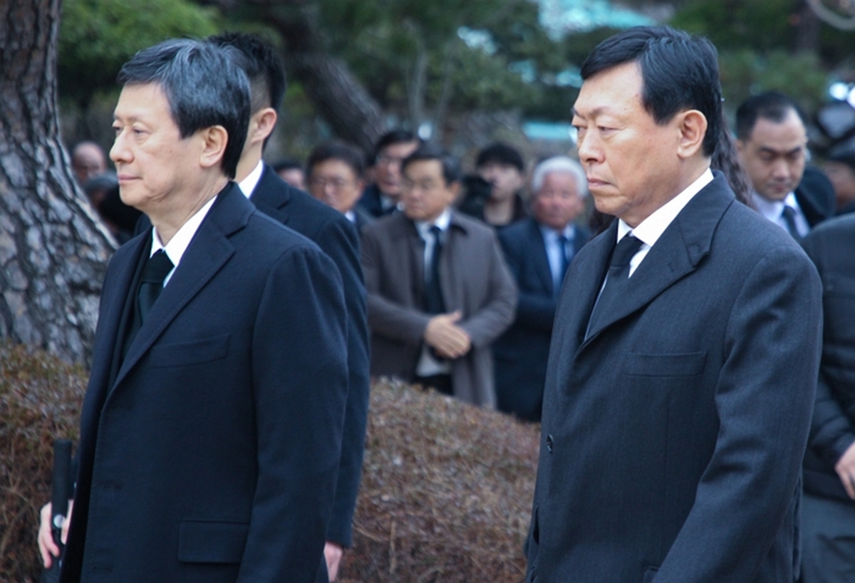 광윤사 손에 쥐고도 ‘또’ 진 신동주...11년째 신동빈 회장 지킨 ‘직원들’
