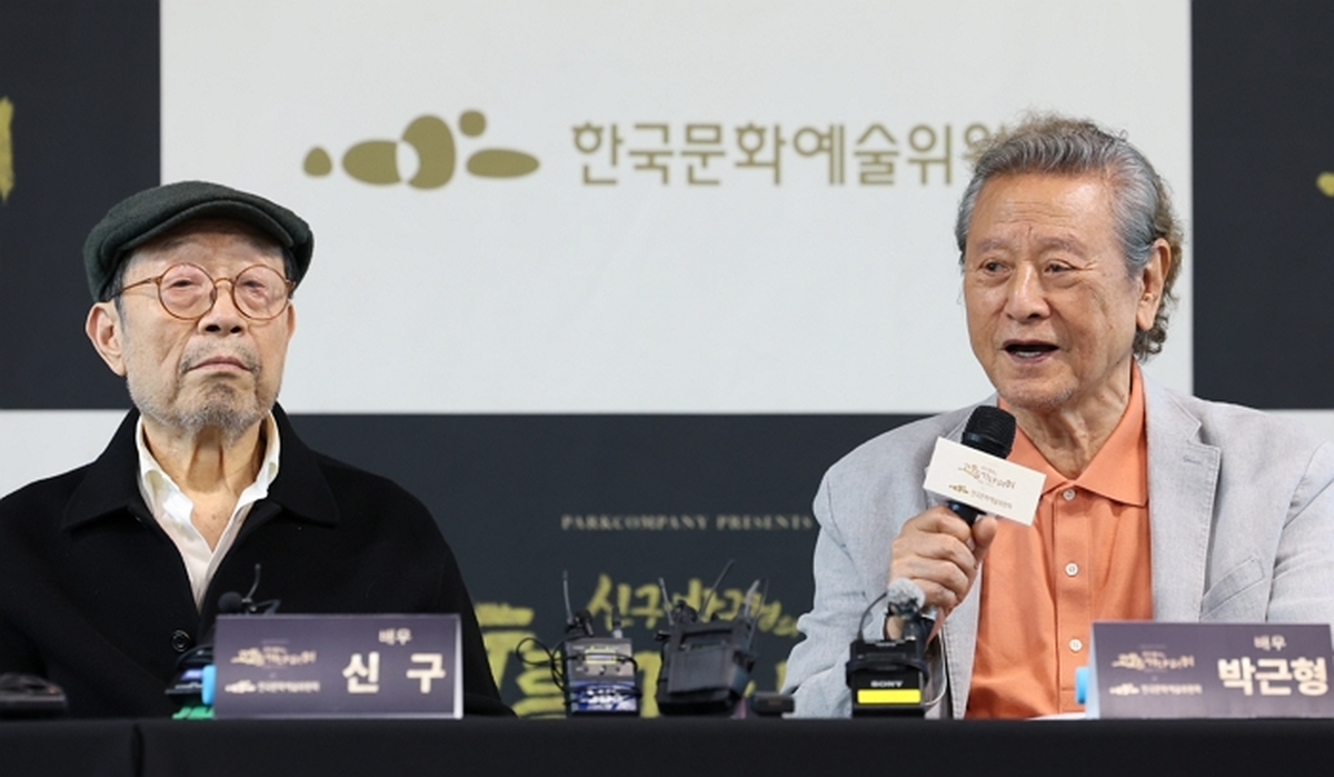origin_인사말하는박근형.jpg