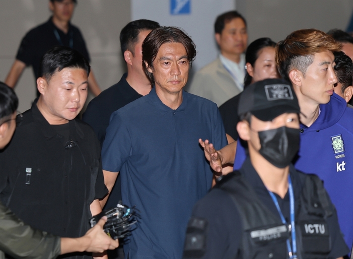 origin_월드컵실패책임사퇴표명한홍명보감독귀국.jpg