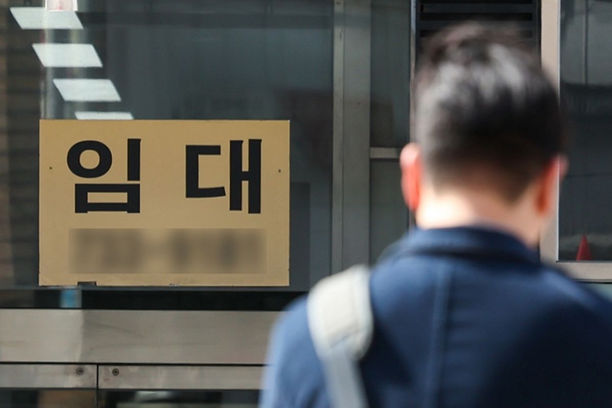내수 부진에 ‘빚’으로 연명하는 자영업자... 대출 1100조 육박 ‘역대 최대’