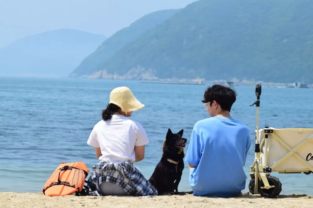 거제 명사해수욕장. 경남도청 제공