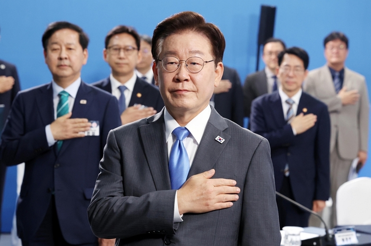 origin_국민의례하는이재명대통령.jpg