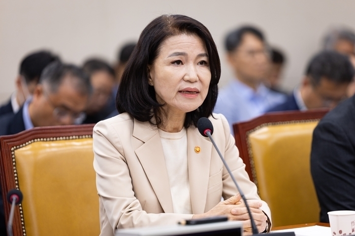국힘 이진숙, 배재고 야구부에 응원 화환... “생각에 수갑 채우나”