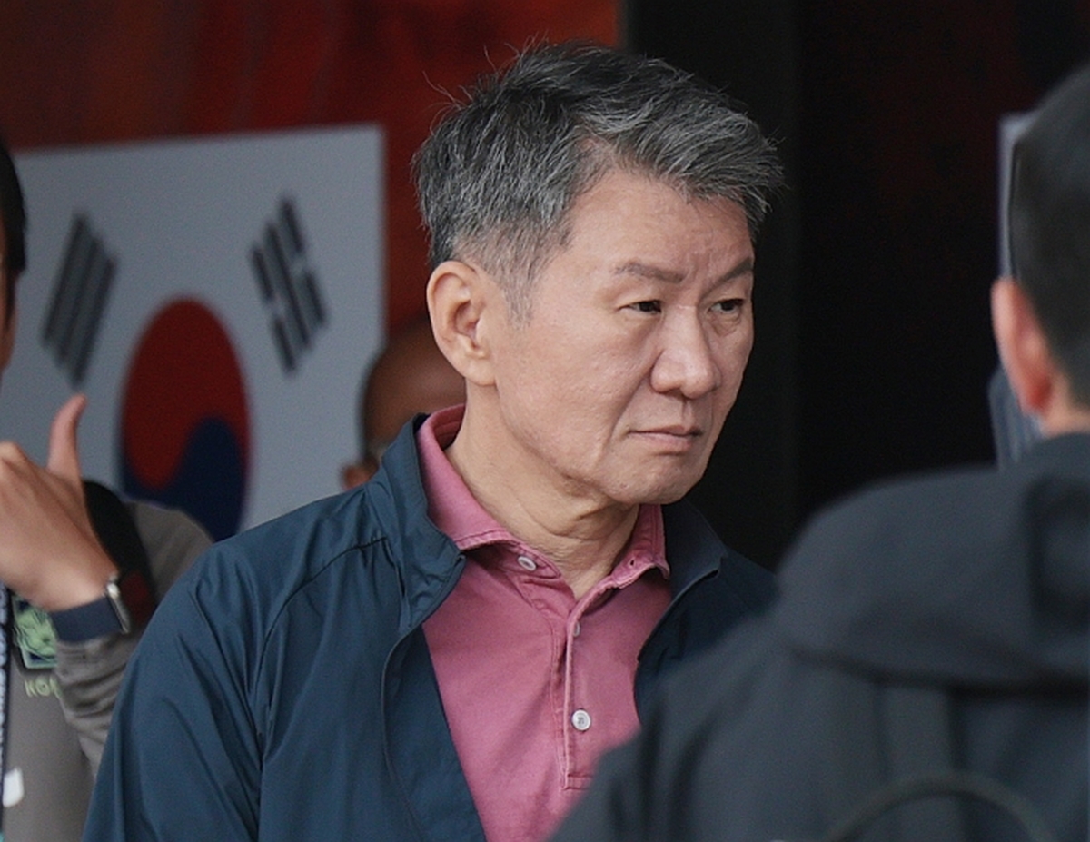 origin_대표팀숙소나서는정몽규회장.jpg
