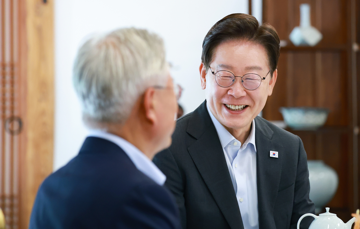 origin_문재인전대통령만난이재명대통령.jpg