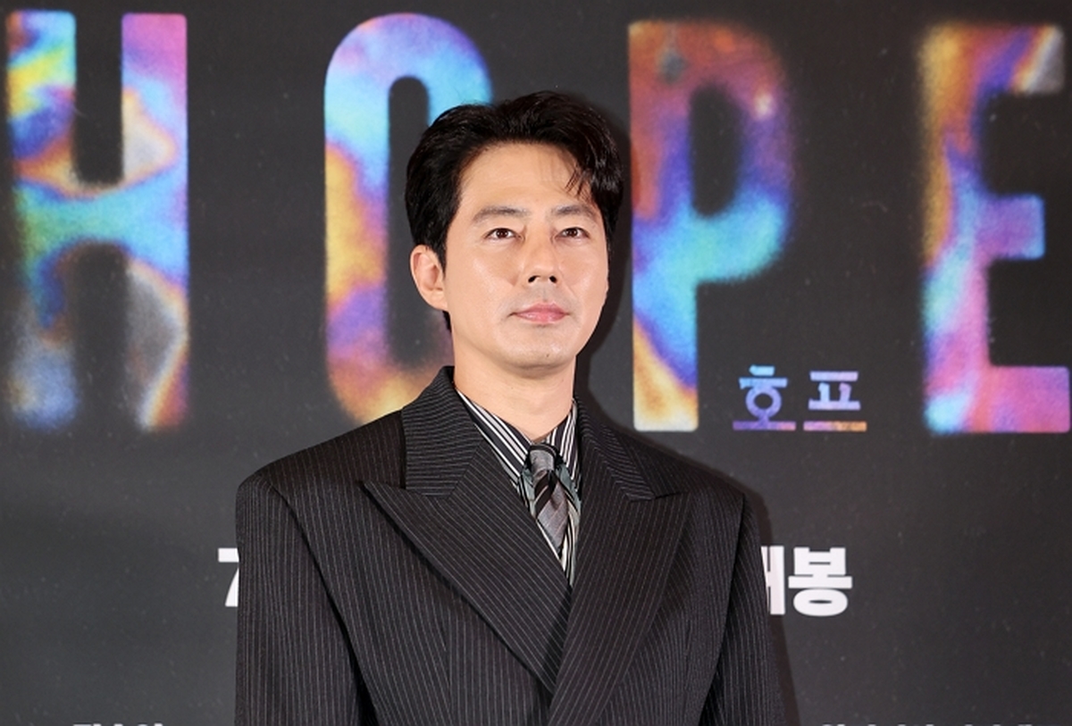 조인성, ‘호프’ 승마 액션 위해 3달간 훈련 매진...“말과 호흡하는 게 어려워”