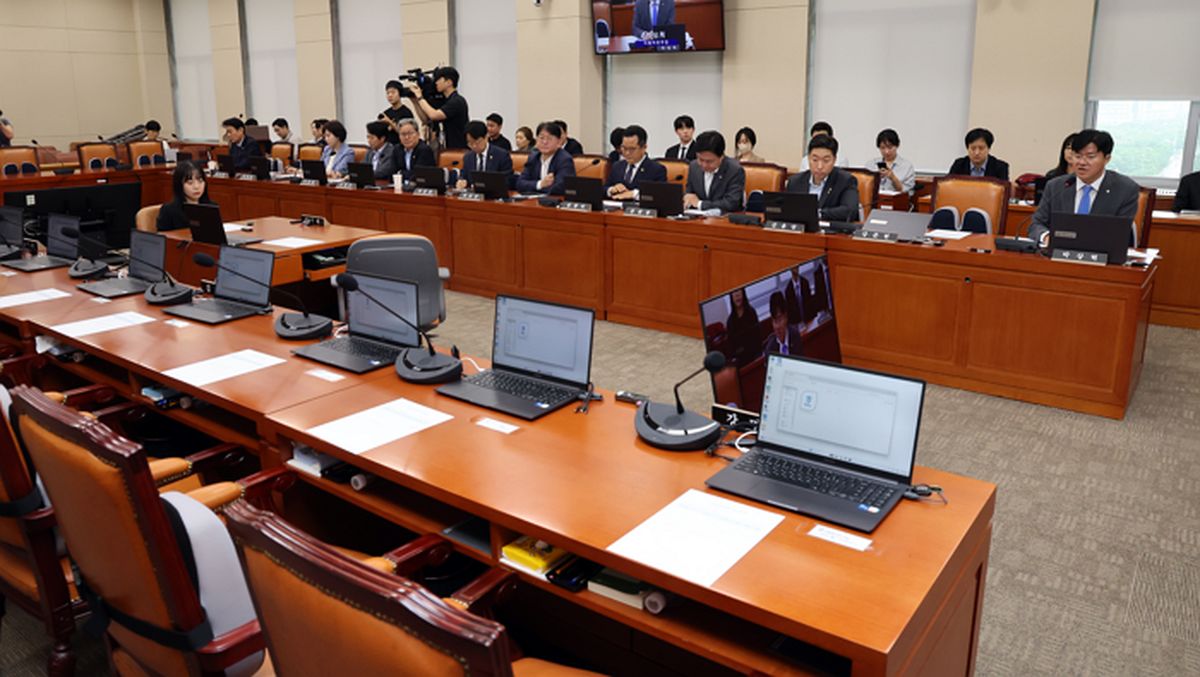 국회 정무위, 홈플러스 사태 청문회 추진... “10만 노동자·가족 생존권 지켜야”