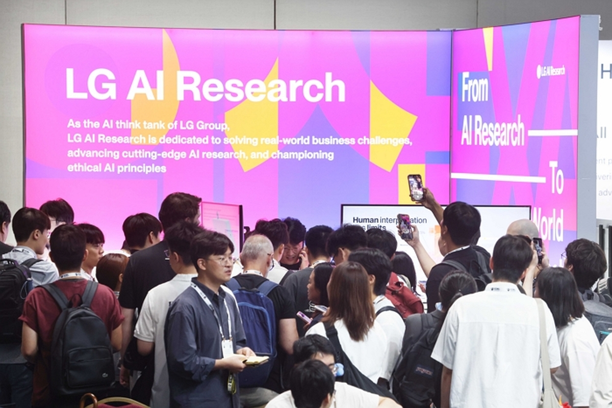 [사진①] LG AI연구원이 서울 코엑스에서 진행 중인 ICML 2026에 참가해 연구 성과와 엑사원의 산업 현장 혁신 사례를 공개했다 (1).jpg