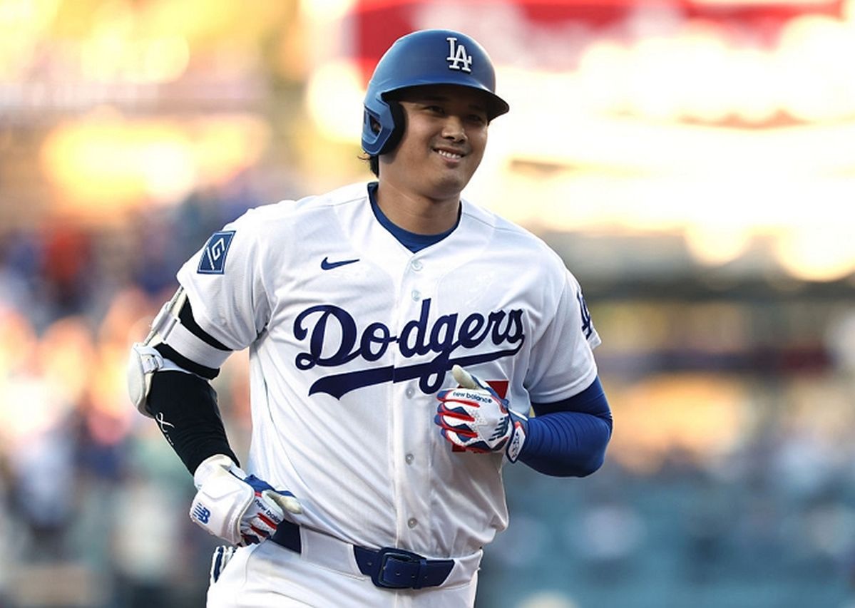 “투수인데 홈런까지?”... 오타니, MLB 300홈런 쏘아 올리며 투타 겸업의 신화 새로 썼다