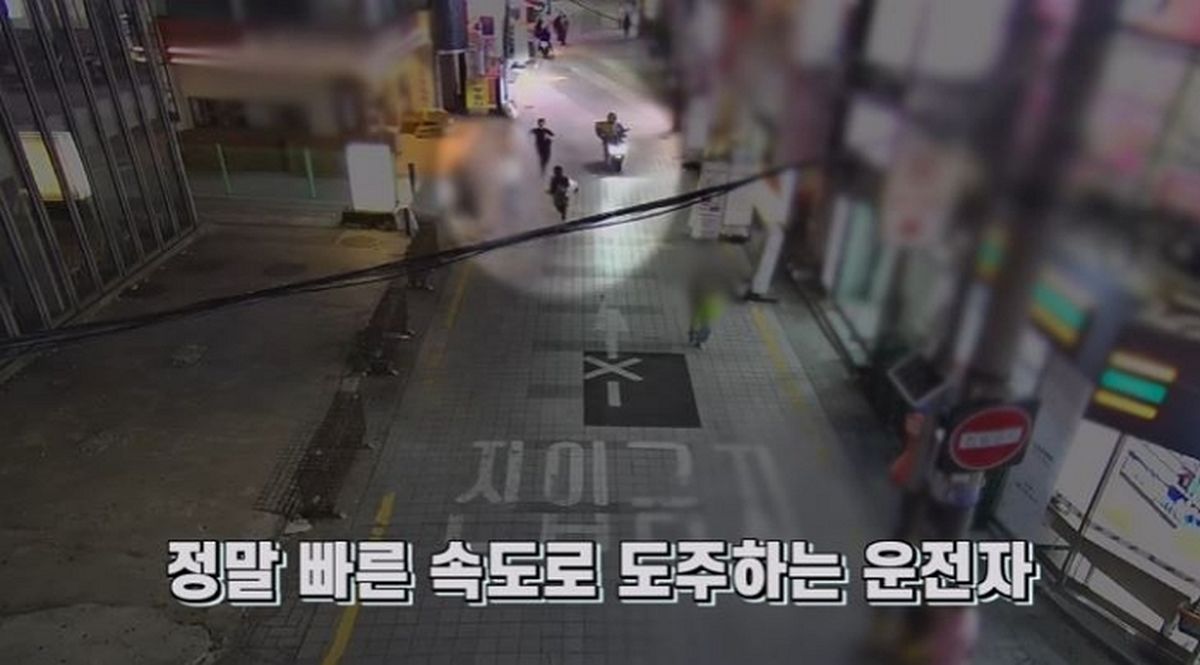 “저 사람 잡아주세요!” 경찰이 요청하자... 시민의 대처로 ‘수배자’ 붙잡았다