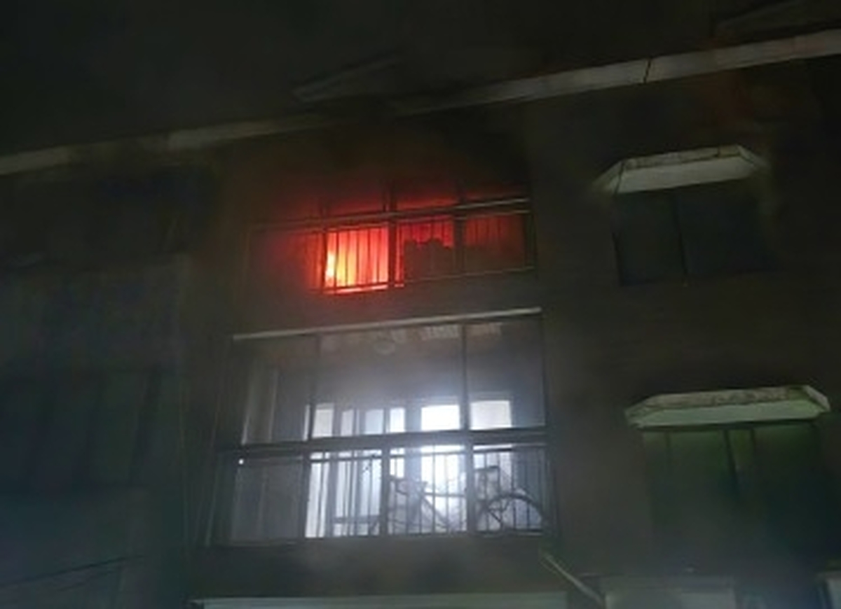 origin_펑소리나며불…지난밤은평구빌라화재초등생남매사망.jpg