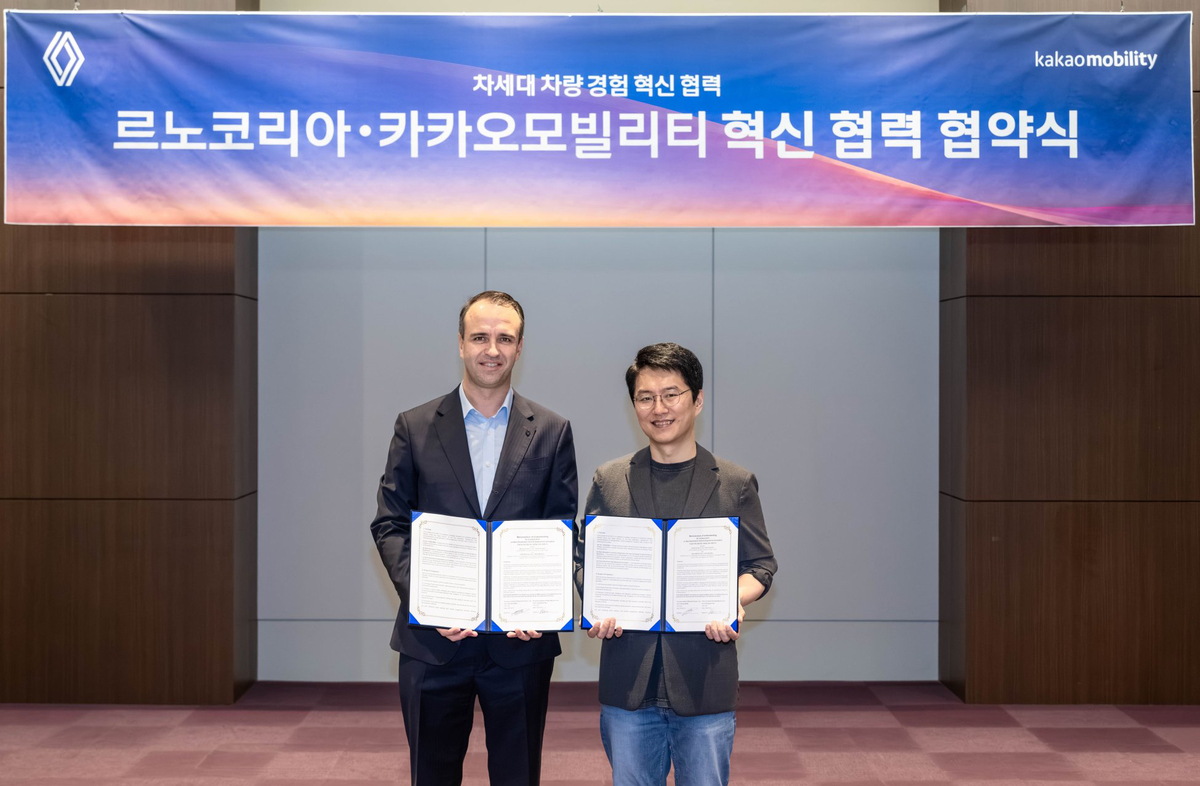 [사진2] 르노코리아, 카카오모빌리티와 차세대 차량 경험 혁신을 위한 업무협약(MOU) 체결_2.jpg