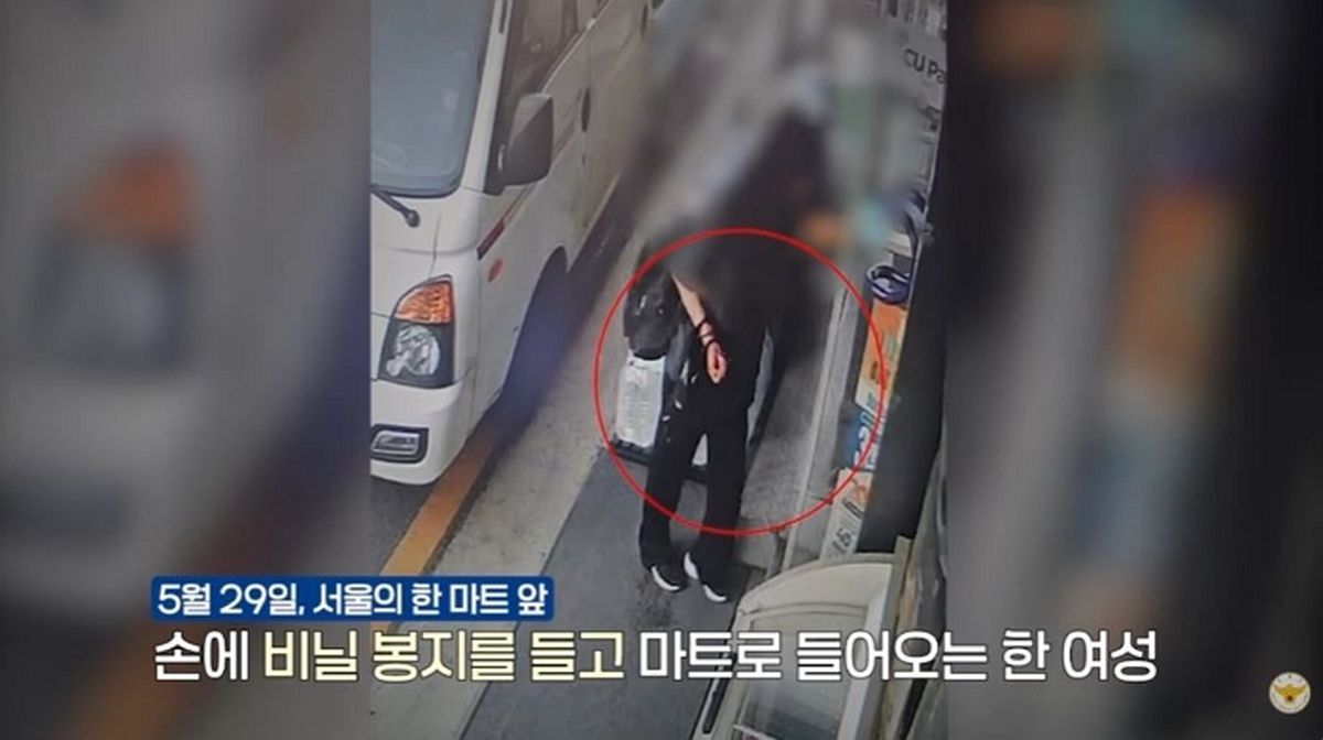 “비닐봉지에 1.6억 현금 뭉치를?”... 경찰이 마트 앞 수상한 여성 포착해 들이닥친 이유