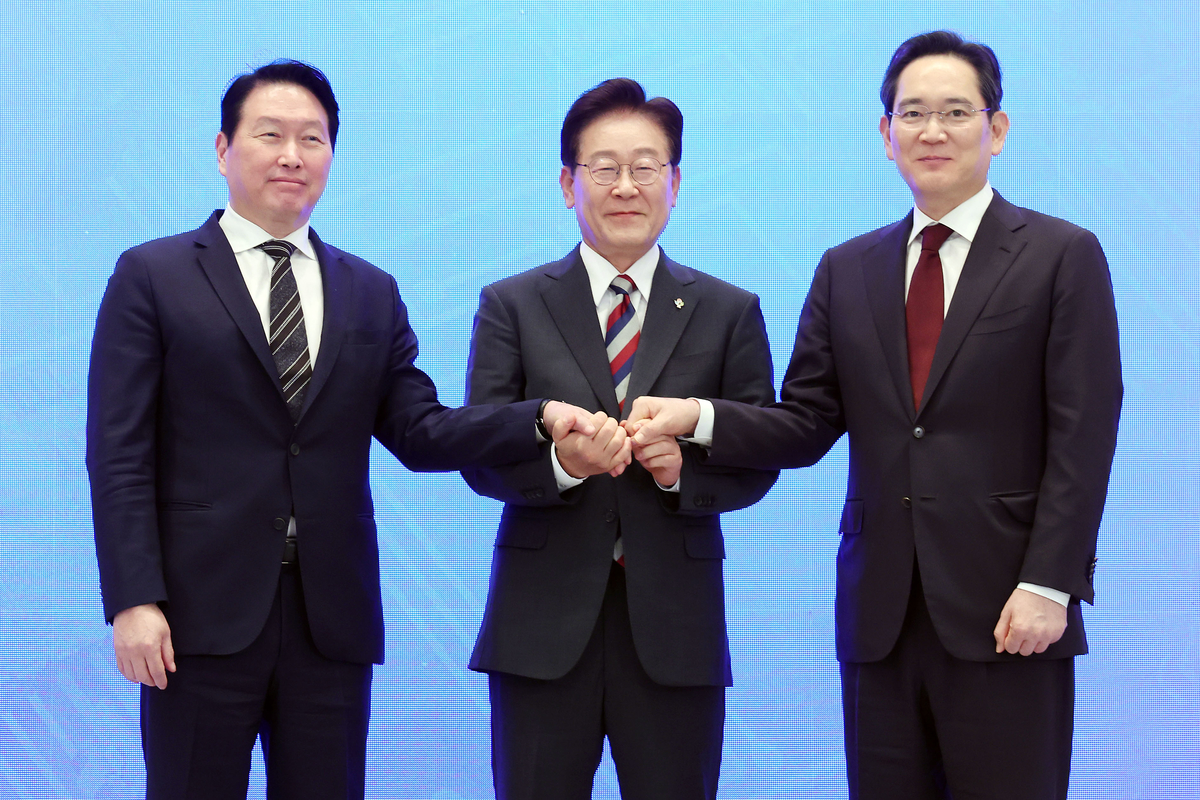 origin_이재명대통령·이재용·최태원회장손맞잡고.jpg