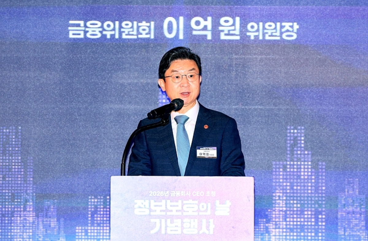 origin_인사말하는이억원위원장.jpg