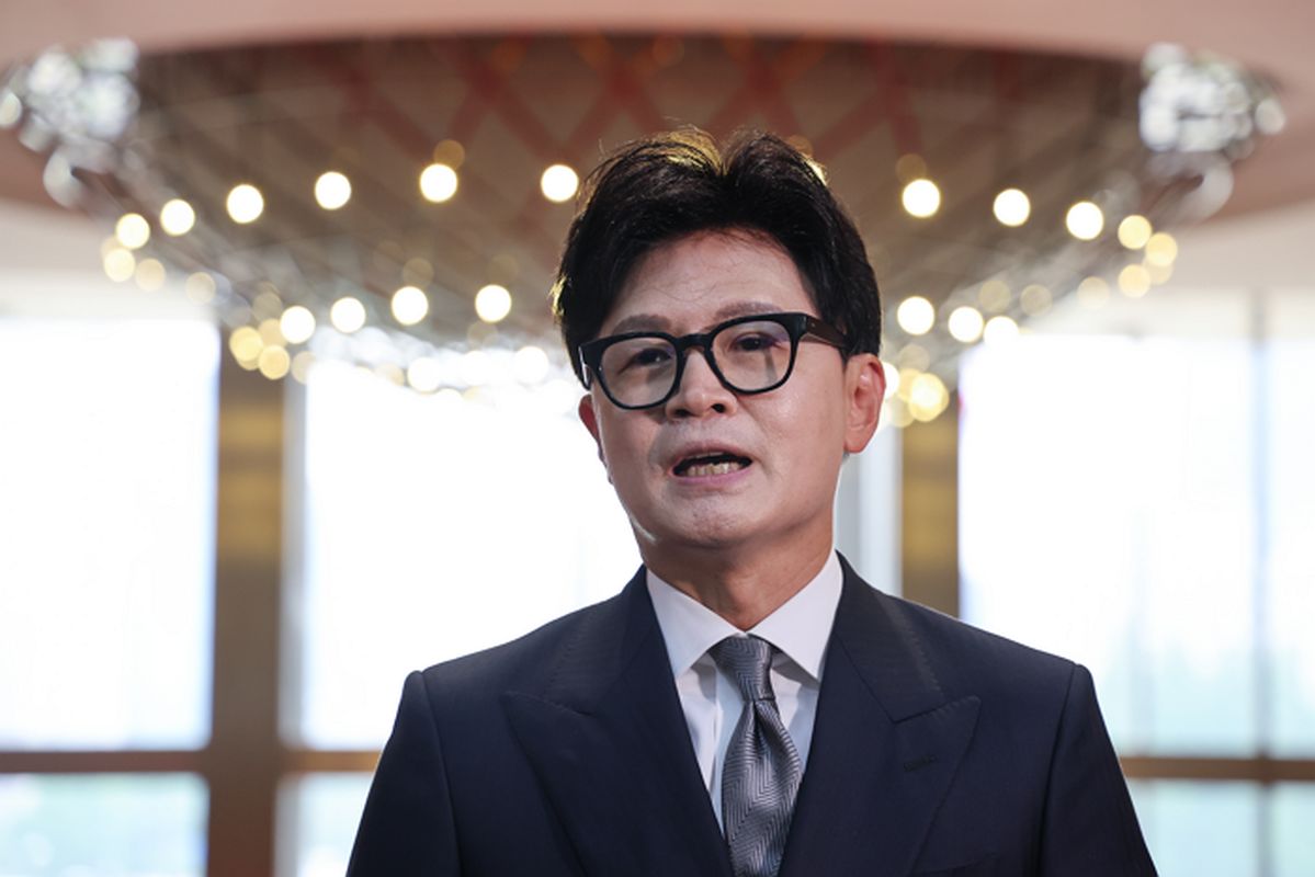 한동훈, 안규백 장관 병적기록 공개 압박... “못 밝히면 내려오라”