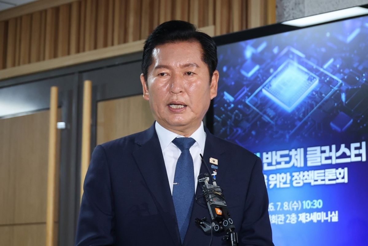 정청래, 김민석에 “최악의 자기정치는 탈당... 남의 당 돕는 구태 정치” 반격