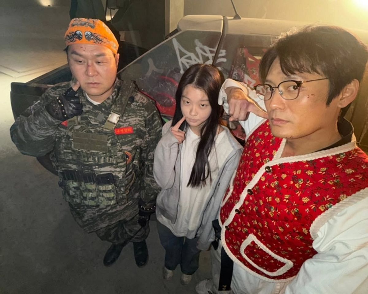 “진짜 삼촌들 같네”... ‘김부장’ 서수민이 공개한 윤경호·최대훈 훈훈한 쓰리샷