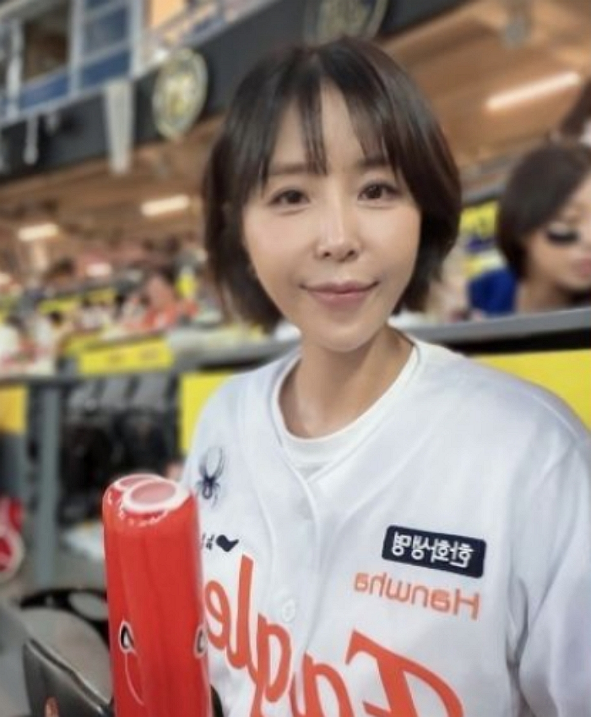 '한화 팬' 신지, KT 시구 거절 논란에 사과... 결국 공연도 백지화
