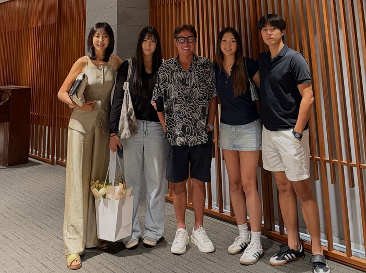 윤종신이 세상 다 가진 표정 지은 이유... 아내 전미라가 올린 역대급 가족사진
