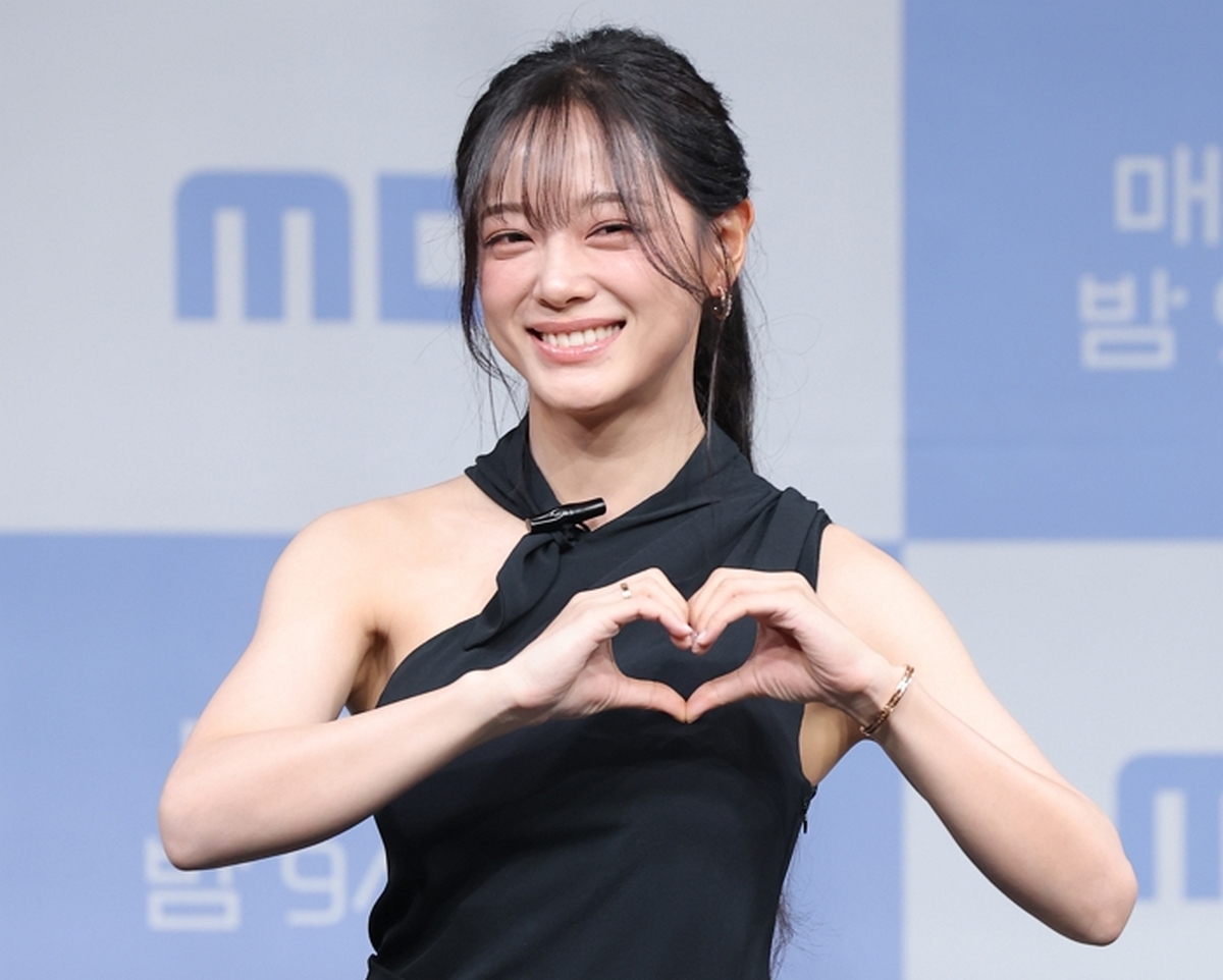 origin_김세정하트인생.jpg
