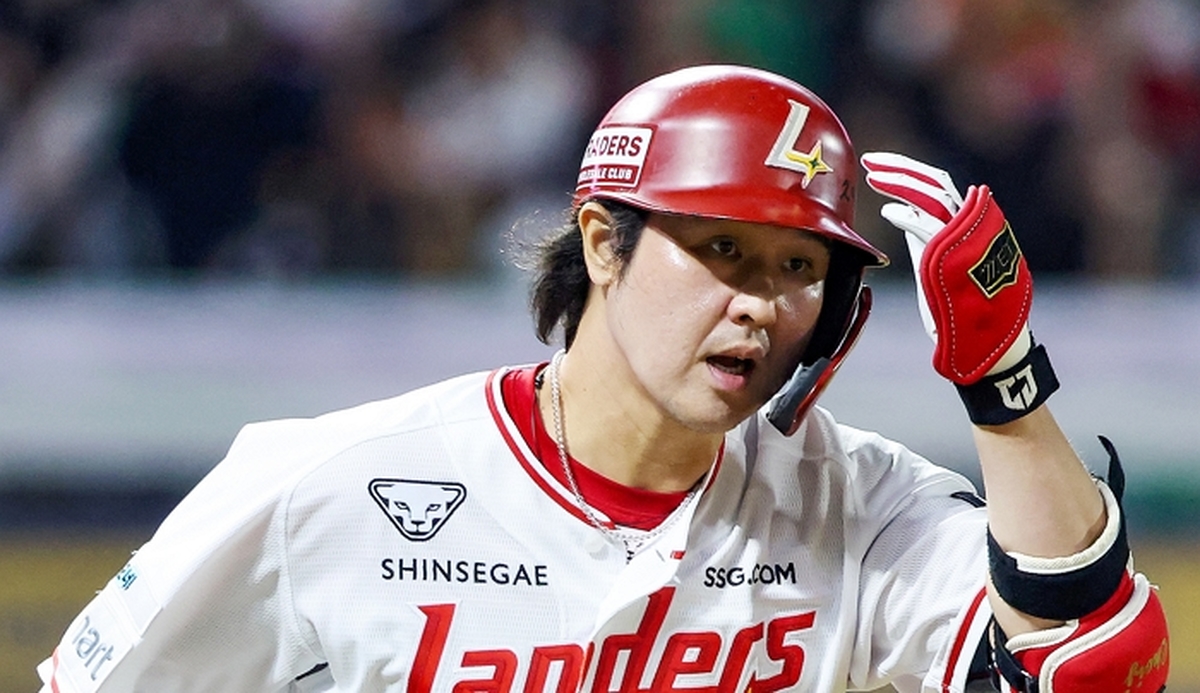 KBO 최초 11년 연속 20홈런... SSG 최정이 또 한번 새로 쓴 역대급 대기록