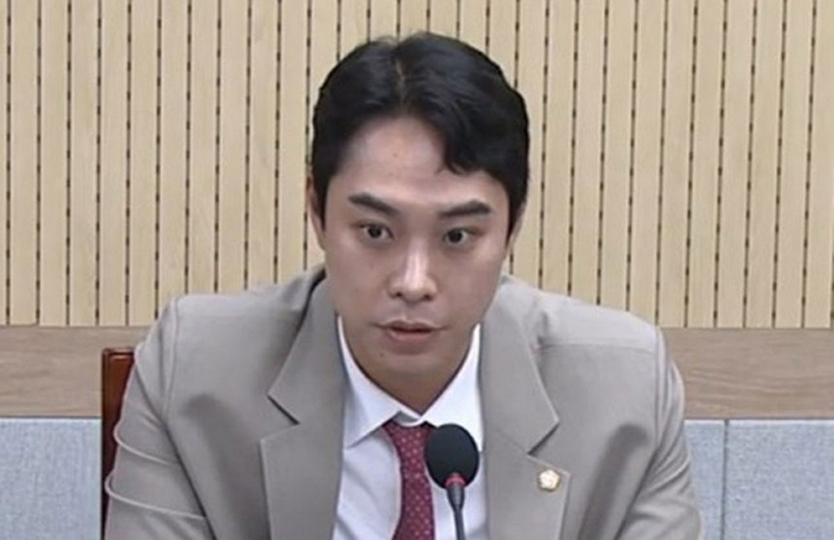 ‘미성년자 성매매 혐의’ 최영중 청주시의원 출국금지...휴대전화 포렌식