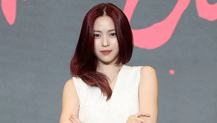 있지 류진, 공연 중 '바지 속에 손' 논란... 직접 해명했다