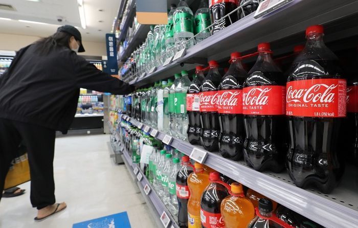 코카콜라 2년 만에 가격 인상... 평균 7.2% 올라 2600원 시대