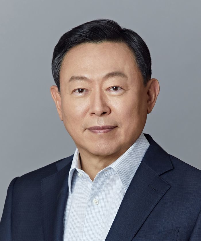 신동빈 회장 423억 지분 매각 소식에... 장중 12% 급락한 롯데쇼핑