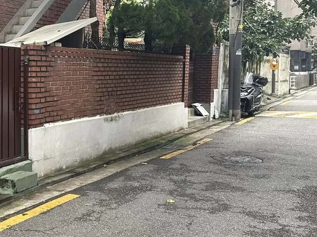 23일 서울 강서구 화곡동에서 A 군(10대)이 10대 여고생 B 양을 흉기로 찌르는 사건이 발생했다. 경찰은 A 군을 살인미수 혐의로 입건해 조사하고 있다. 사진은 범행 장...