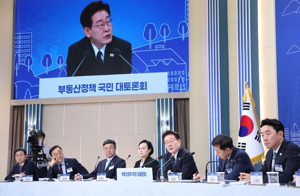 이재명 대통령 “부동산 억지 가격 통제 안 해... 비정상 수요 정상화가 목표”