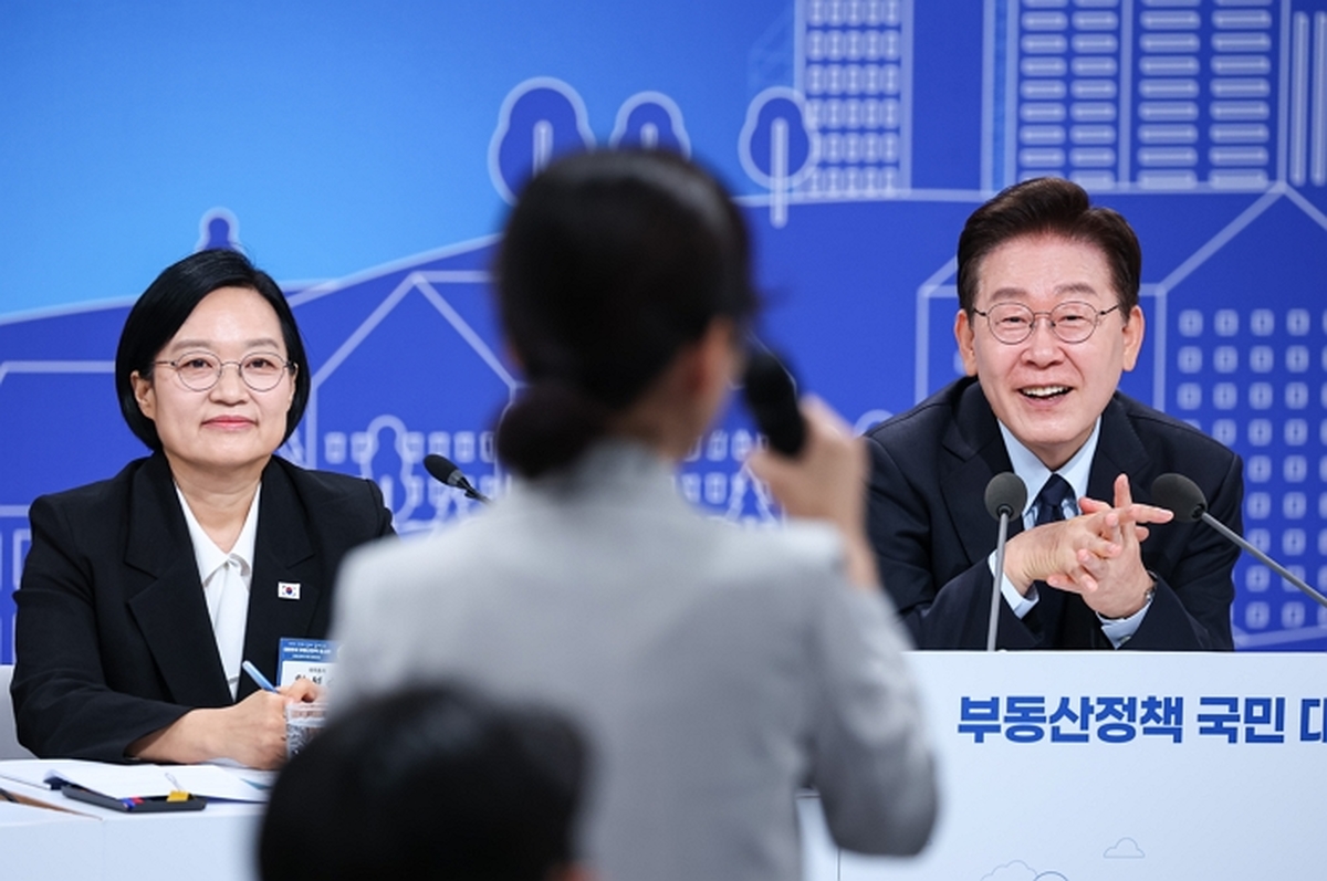 origin_이재명대통령발언경청.jpg