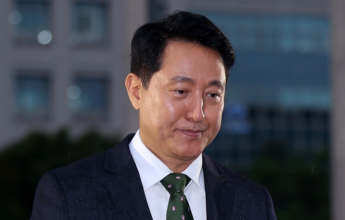 origin_자리로이동하는오세훈시장.jpg