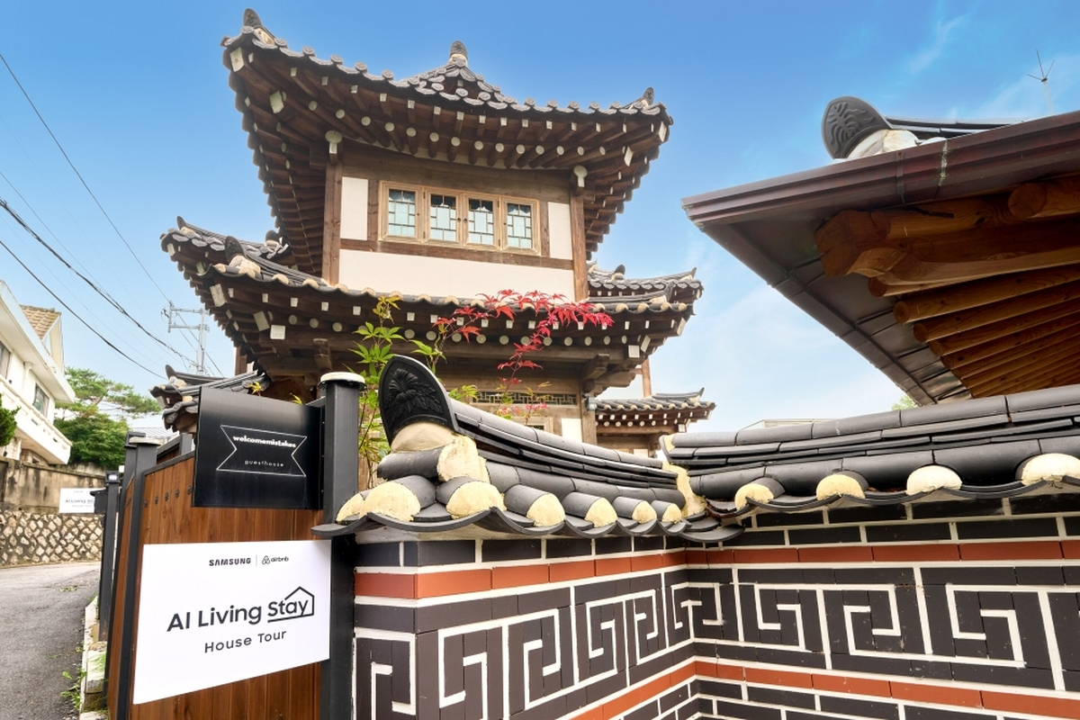 사진4. 삼성전자의 AI 제품과 스마트싱스(SmartThings) 기술을 경험할 수 있는 한옥 에어비앤비 숙소 ‘웰컴 미스테익스 하우스’ 외관.jpg