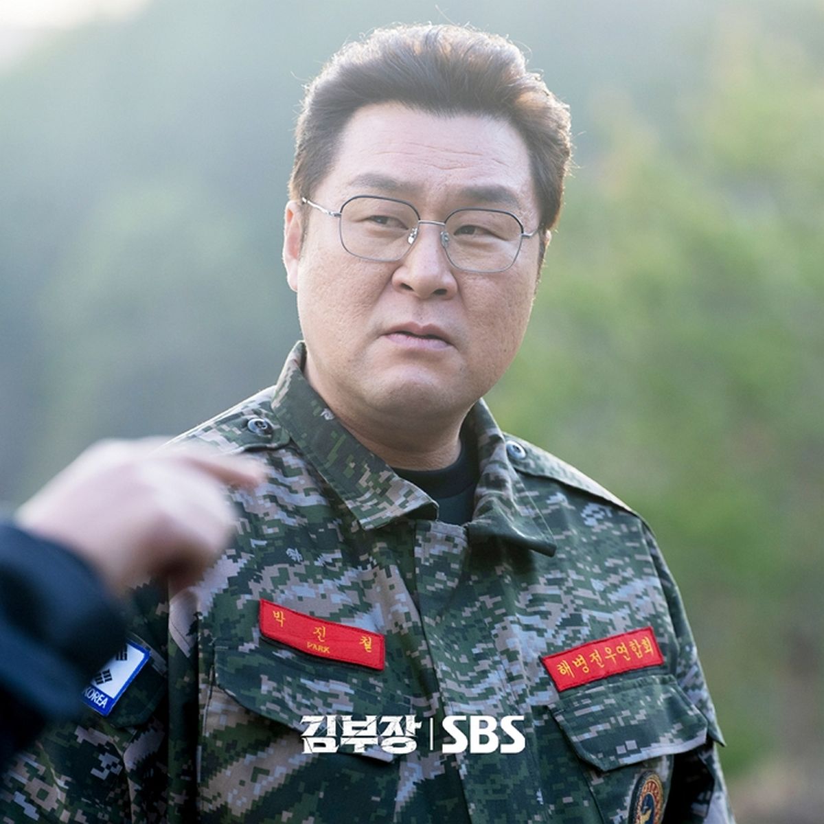 ‘김부장’으로 인기 정점 찍은 윤경호... “나 박진철인데” 벗어나려는 이유