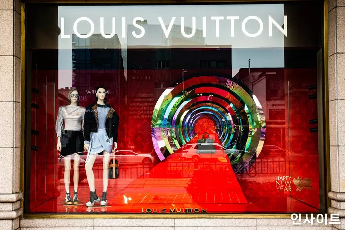 루이비통·디올이 이끌었다... LVMH 패션 매출, 약 2년 만에 증가