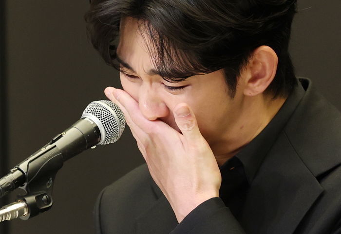 ‘미성년자 교제 의혹’ 김수현, 혐의 벗었다... 경찰 불송치