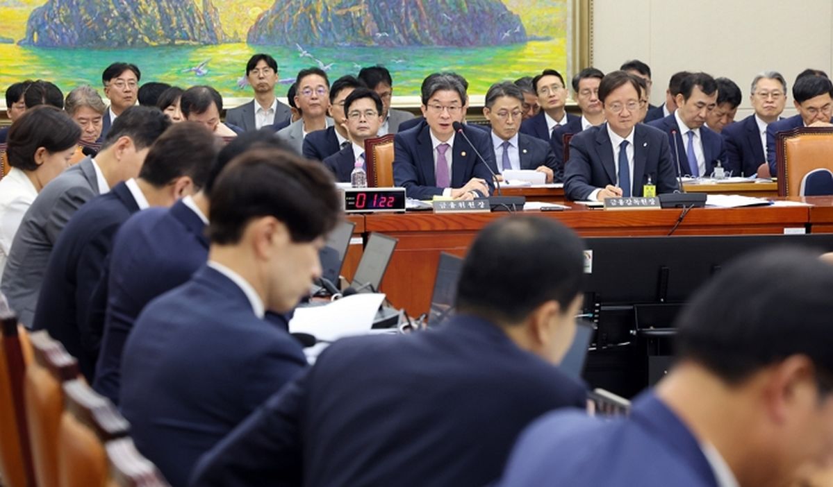 국회 정무위, 증시 폭락 사태 질타... 금융당국 “무거운 책임 느낀다” 사과