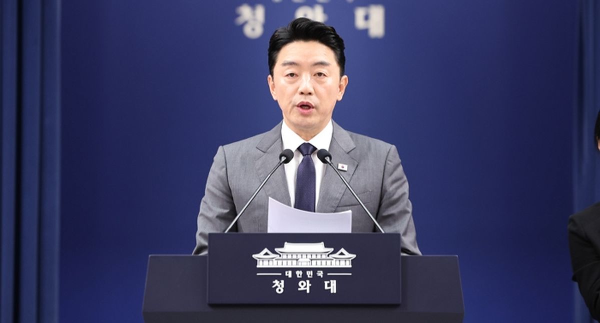 대통령 연임 개헌 논란에 강훈식 “부적절한 소모전 유감”... 선 그었다