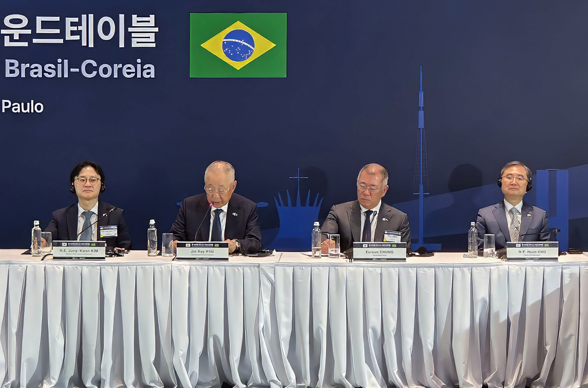 origin_인사말하는류진한경협회장.jpg