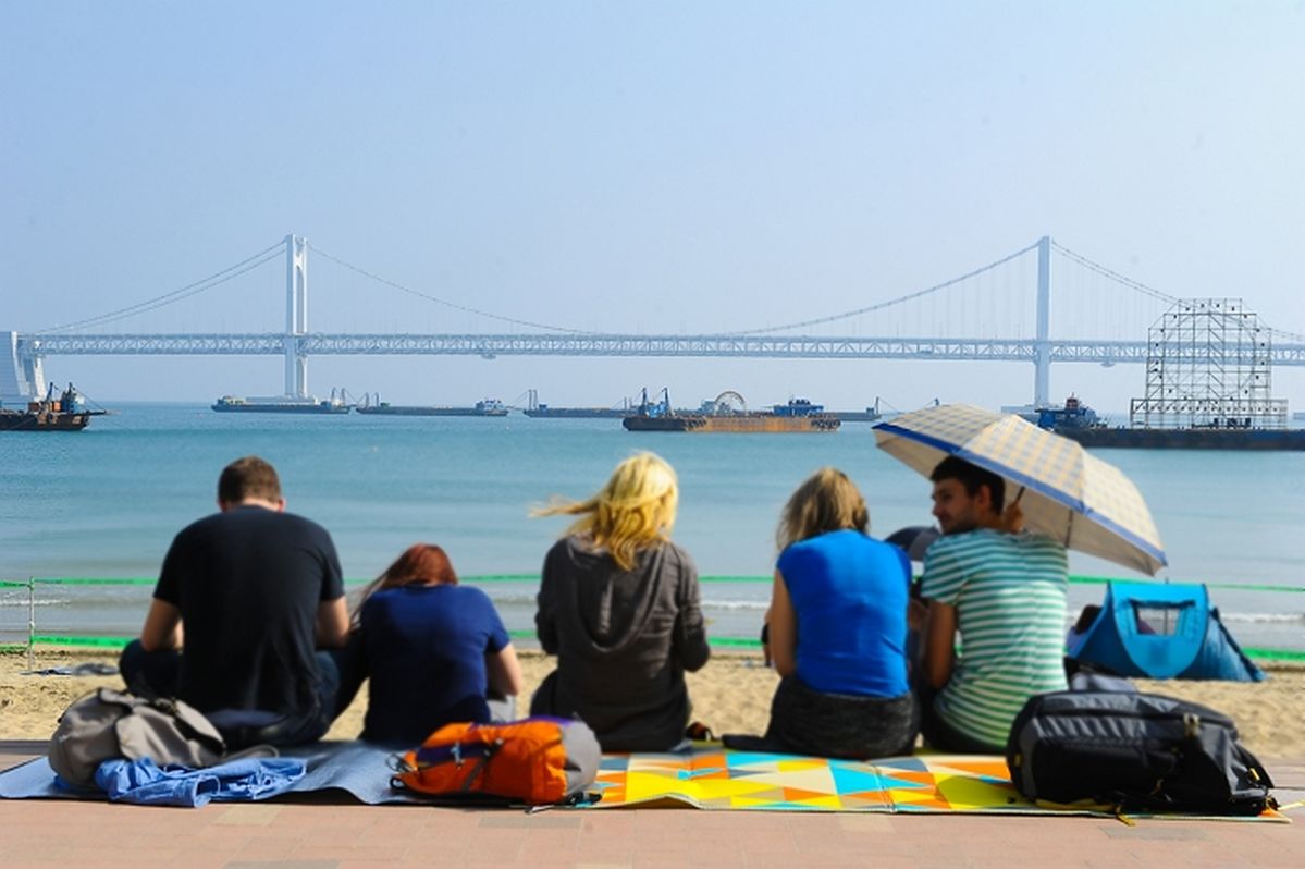 글로벌 ‘핫플’로 급부상한 부산, 상반기 외국인 관광객 ‘역대 최대’ 기록했다