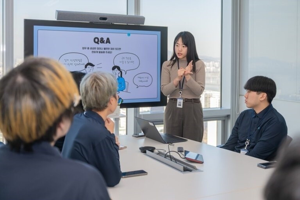 가품 잡는 AI 뒤엔 이들이 있다... 쿠팡의 ‘핵심 인력’ 된 장애인 직원들