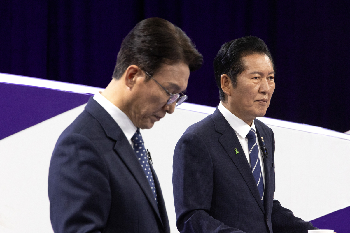 origin_토론준비하는김민석·정청래.jpg