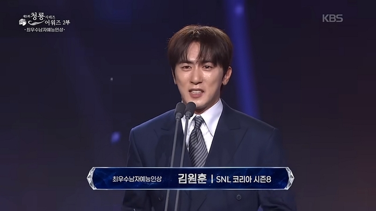 청룡시리즈 최우수남자예능인상 받은 김원훈 “못 받으면 관계자들 데스노트에 적으려 했다”