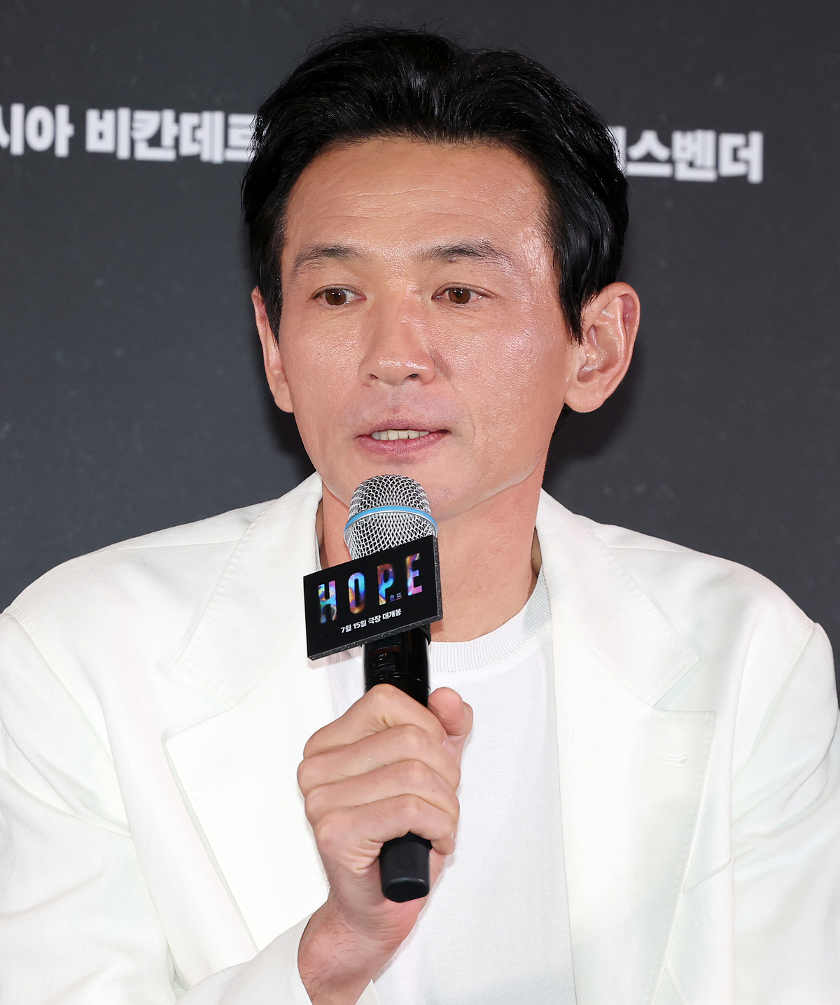 배우 황정민 사생활 법적 공방 속 ‘무고한 팬’ 피해보자... 소속사 강경 대응 선언