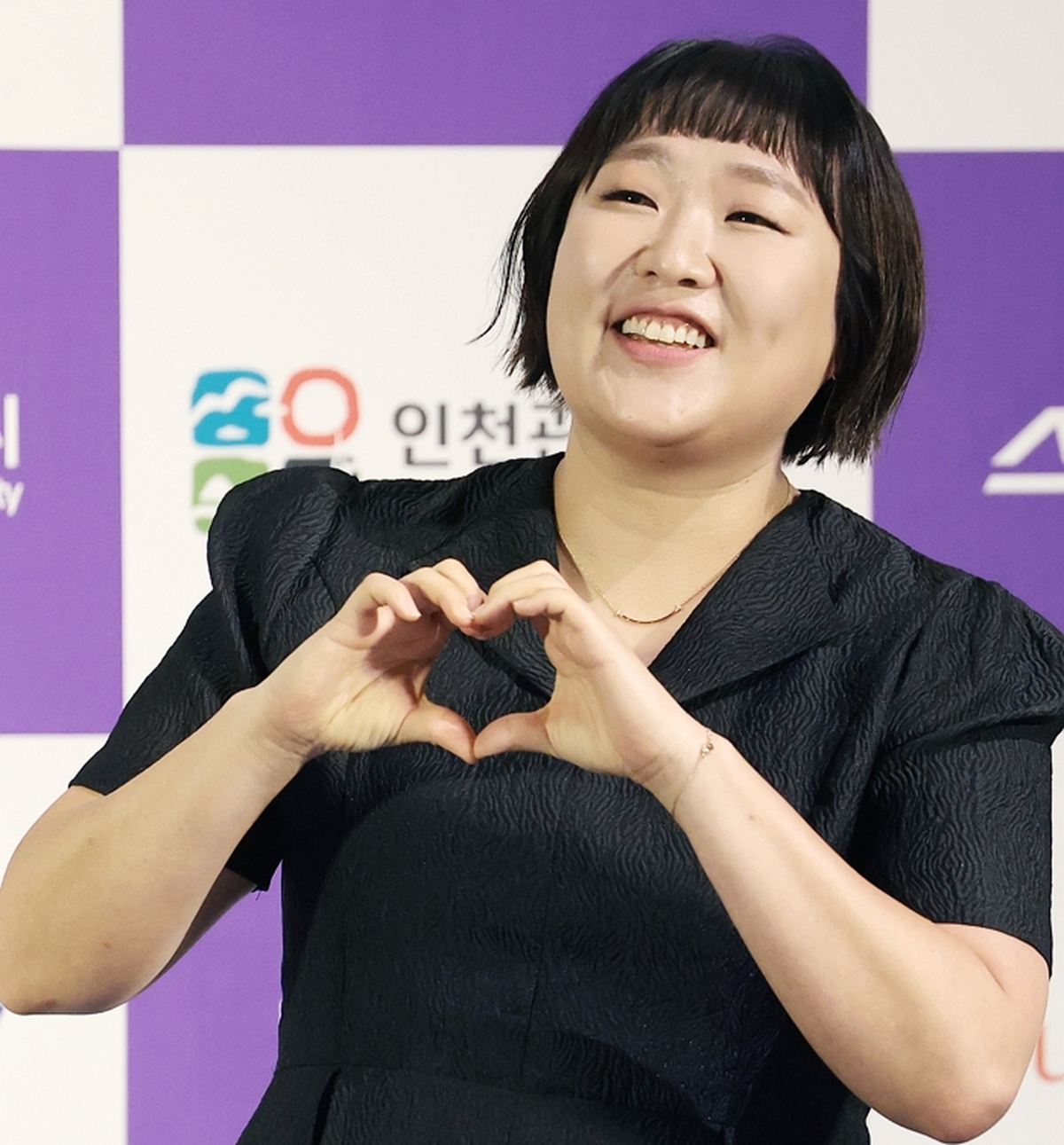 이수지, ‘재선거 집회’ 논란 2주 만에 자필 사과... “제 불찰, 무겁게 받아들여”