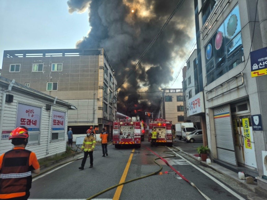 울산 페인트 공장서 화재 발생…1명 사망·4명 부상